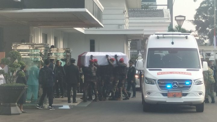Special Plan: Jenazah Ryamizard Ryacudu tiba di kantor Kementerian Pertahanan