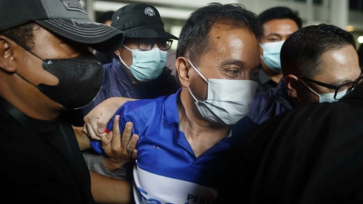 Today’s News: Polda Metro Jaya tahan Roy Suryo