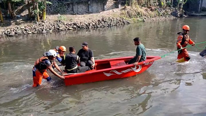 Wali Kota Yogyakarta uji coba perahu mesin tempel untuk patroli sungai