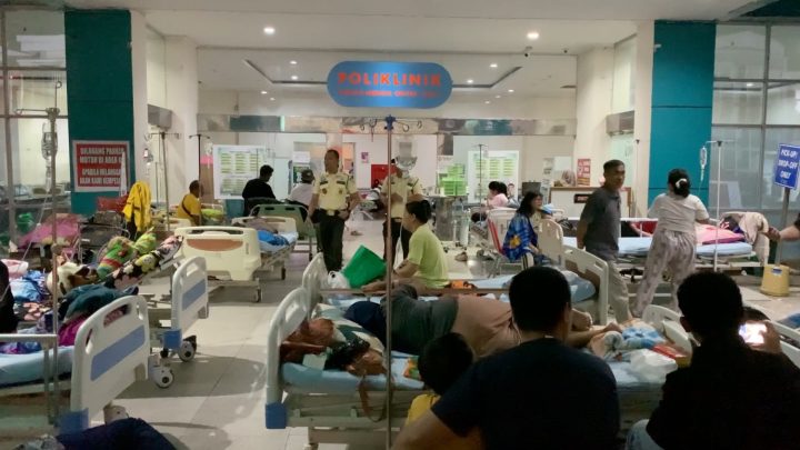 Antisipasi gempa susulan – RSUD Undata Palu rawat pasien di pelataran