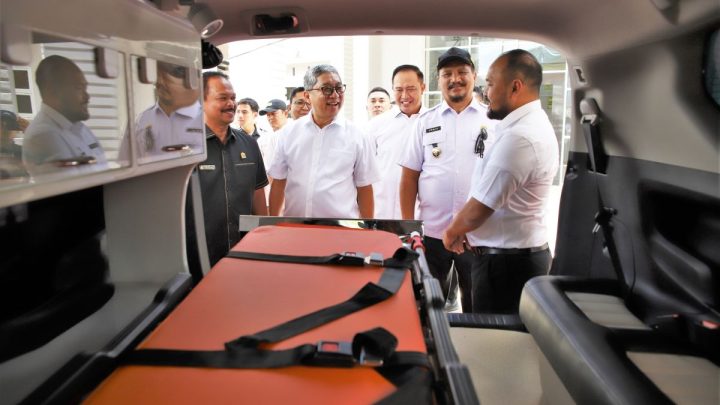 New Policy: Toyota donasikan tiga unit ambulans untuk percepat pemulihan di Aceh
