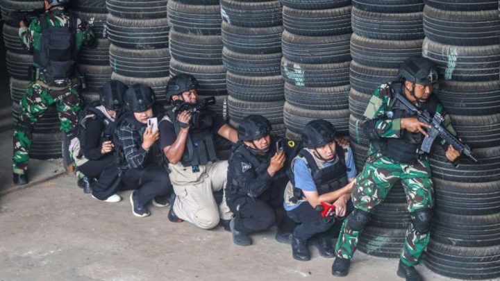 Melihat panasnya suasana pertempuran – dari perang di kota hingga hutan