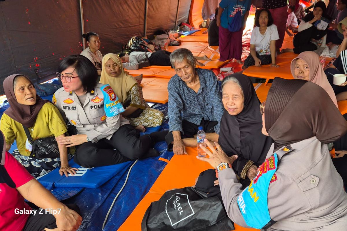 Polres Jakpus beri “trauma healing” bagi korban kebakaran di Kemayoran