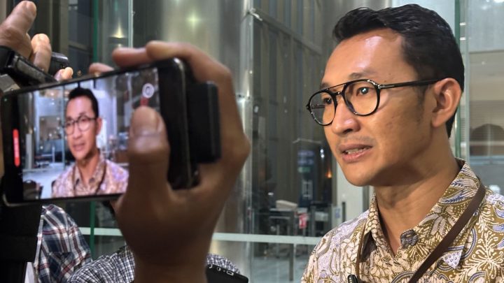Historic Moment: KPK periksa Sekretaris Pendiri Indonesian Audit Watch Iskandar Sitorus