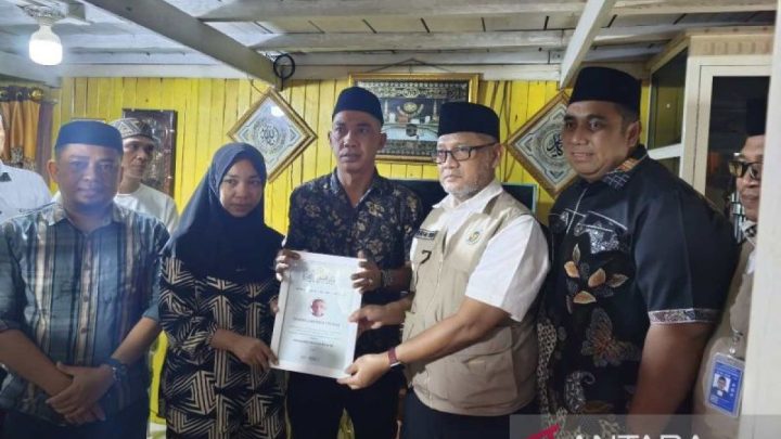Menhaj takziah ke rumah jamaah haji Maros yang wafat di tanah suci