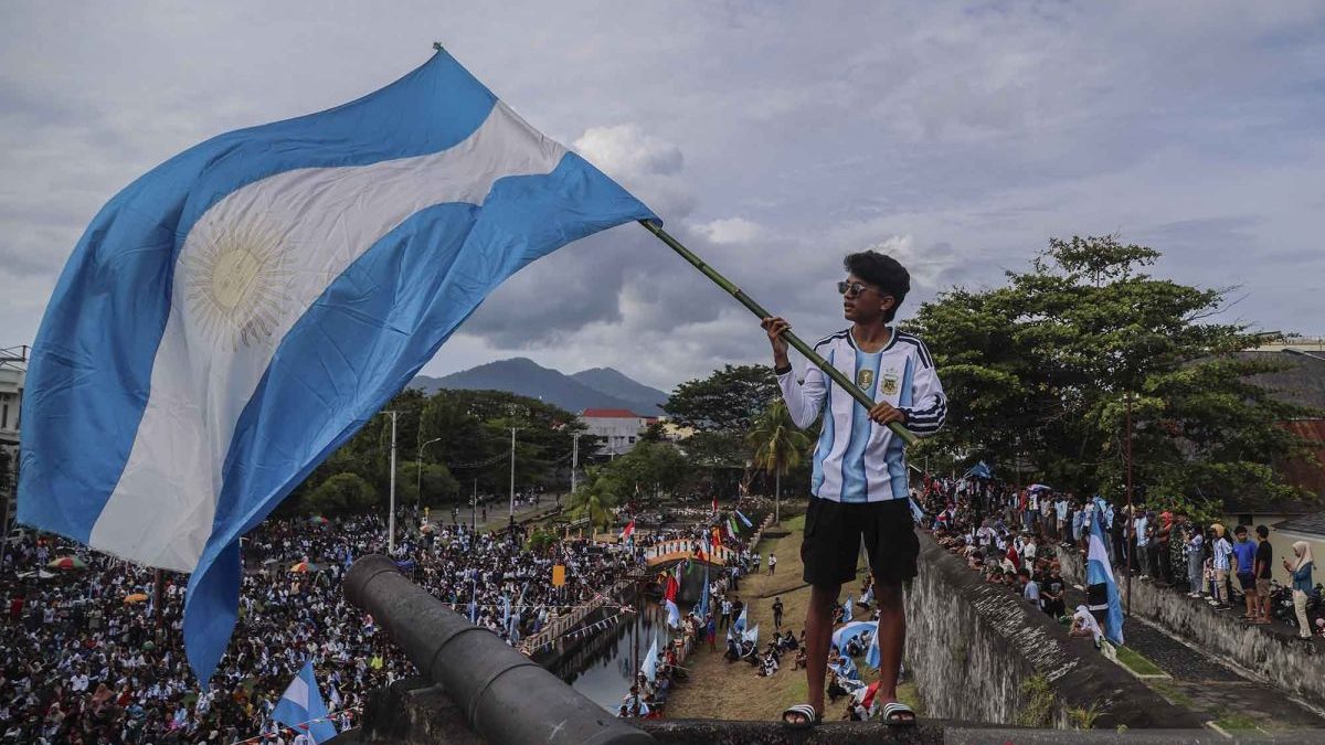 Pendukung-Argentina-warnai-nobar-Piala-Dunia-di-Ternate-017062026-ans-4