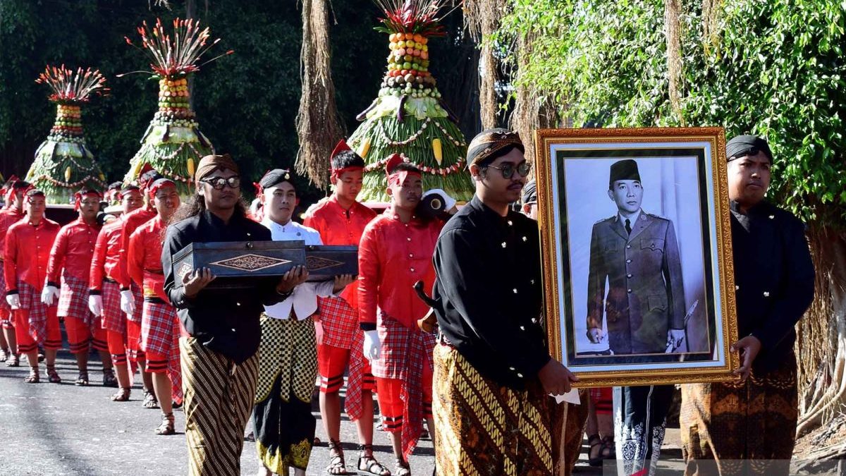 Upacara-Adat-Grebeg-Pancasila-di-Blitar-010626-IA-1
