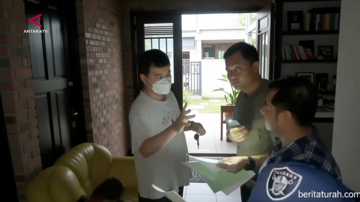 Kejari Surabaya ringkus ibu dan anak buronan terpidana korupsi
