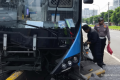 Key Issue: ​Bus Transjakarta tabrak separator di MT Haryono, sopir alami luka