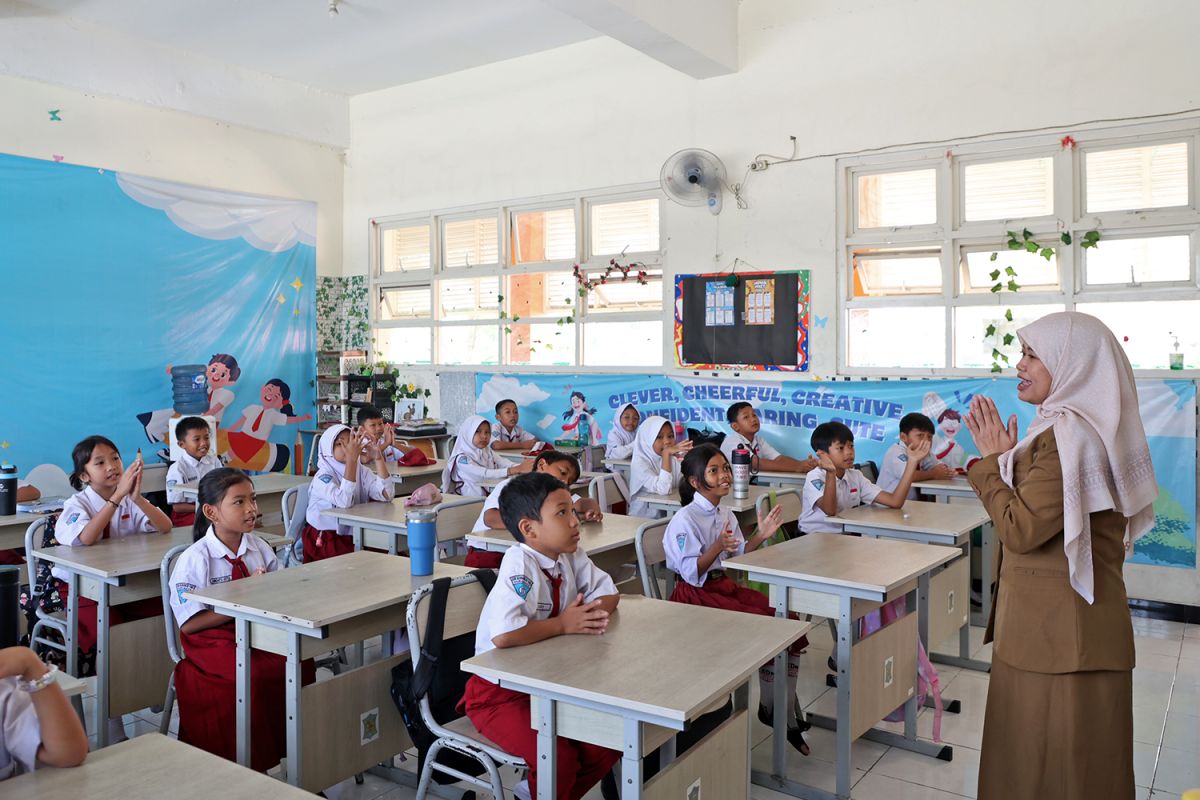 Melampaui mitos sekolah favorit
