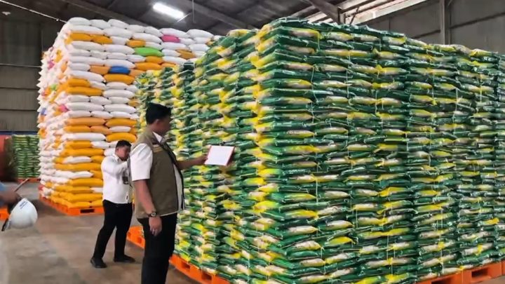 Bulog tambah pasokan beras tiga kali lipat di Papua