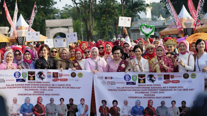 Visit Agenda: Parade kebaya pecahkan rekor Muri, perempuan diajak lestarikan kebaya