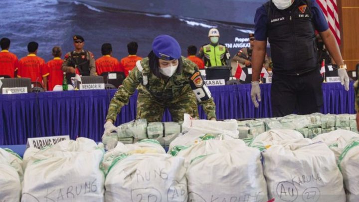 Populer, penjualan kapal perang RI-penyelundupan 2,6 ton sabu cair