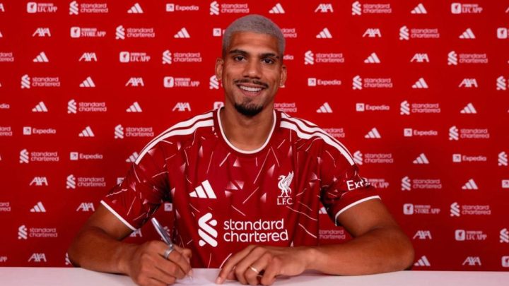 Liverpool resmi pinjam bek Uruguay Ronald Araujo dari Barcelona