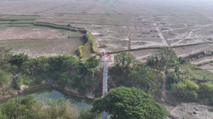 Jembatan permudah petani bawa hasil panen di Ridomanah