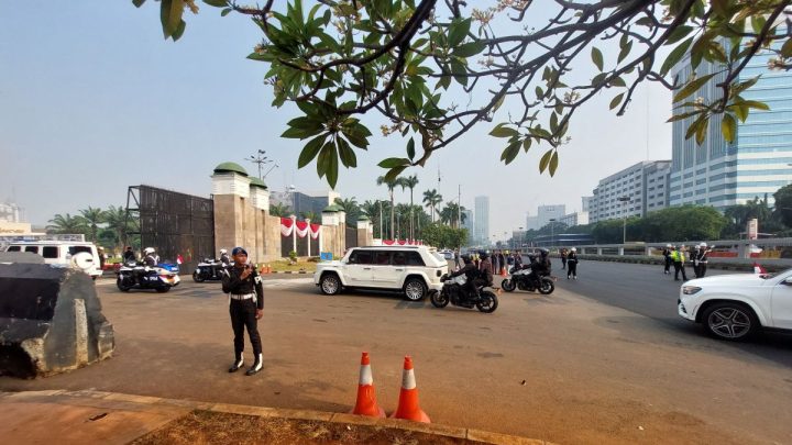 Rangkaian kendaraan Presiden Prabowo tiba di Kompleks Parlemen DPR/MPR