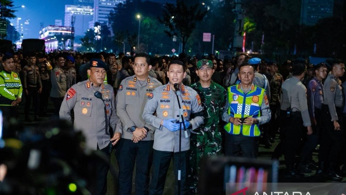 1000923105-1