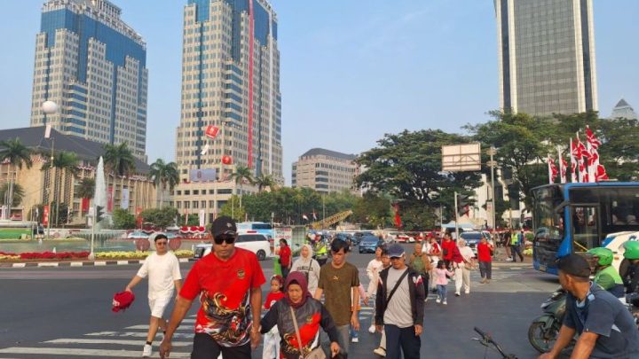Warga mulai padati kawasan Monas jelang Kirab HUT 81 RI