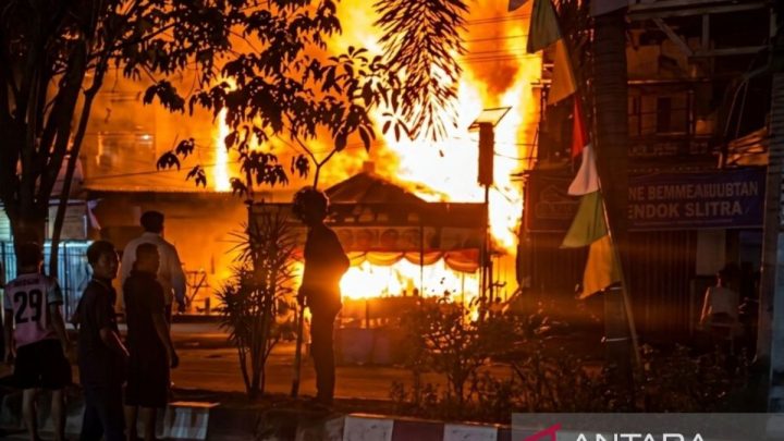 Kebakaran di Samarinda hanguskan enam bangunan, 20 jiwa terdampak