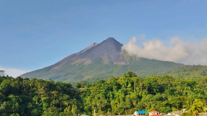 Pos PGA harap warga waspadai awan panas guguran Karangetang