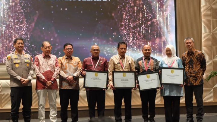 Diskominfo Makassar raih penghargaan Public Service Of The Year Sulsel