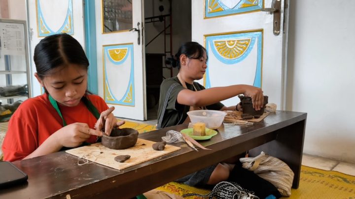 Melihat keseruan dolanan lempung di Museum Radya Pustaka Solo