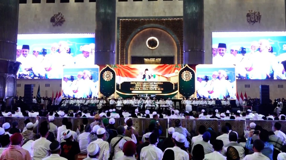 AB_SAMBUT-HUT-RI-PB-JATMA-ASWAJA-GELAR-ZIKIR-KEBANGSAAN-DI-ISTIQLAL