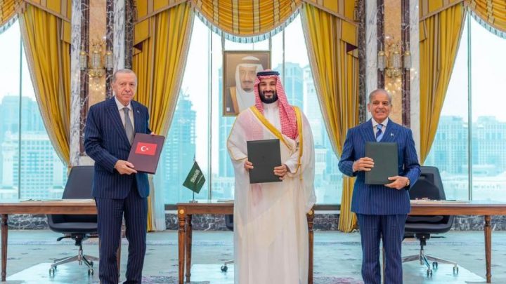 Menlu Turki: Kesepakatan pertahanan trilateral baru tak menarget Iran