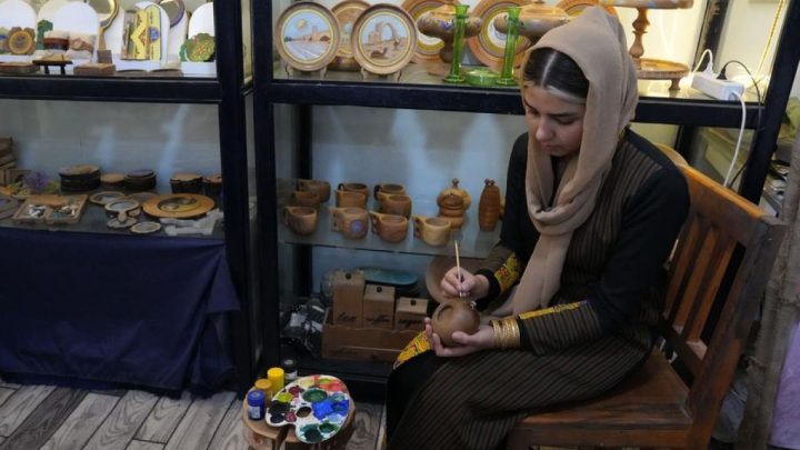 Bekerja jadi cara pulih perempuan depresi di Afghanistan Barat