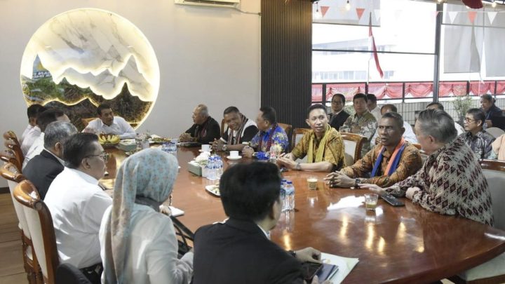 Mentan perkuat sektor pertanian untuk angkat ekonomi warga Alor