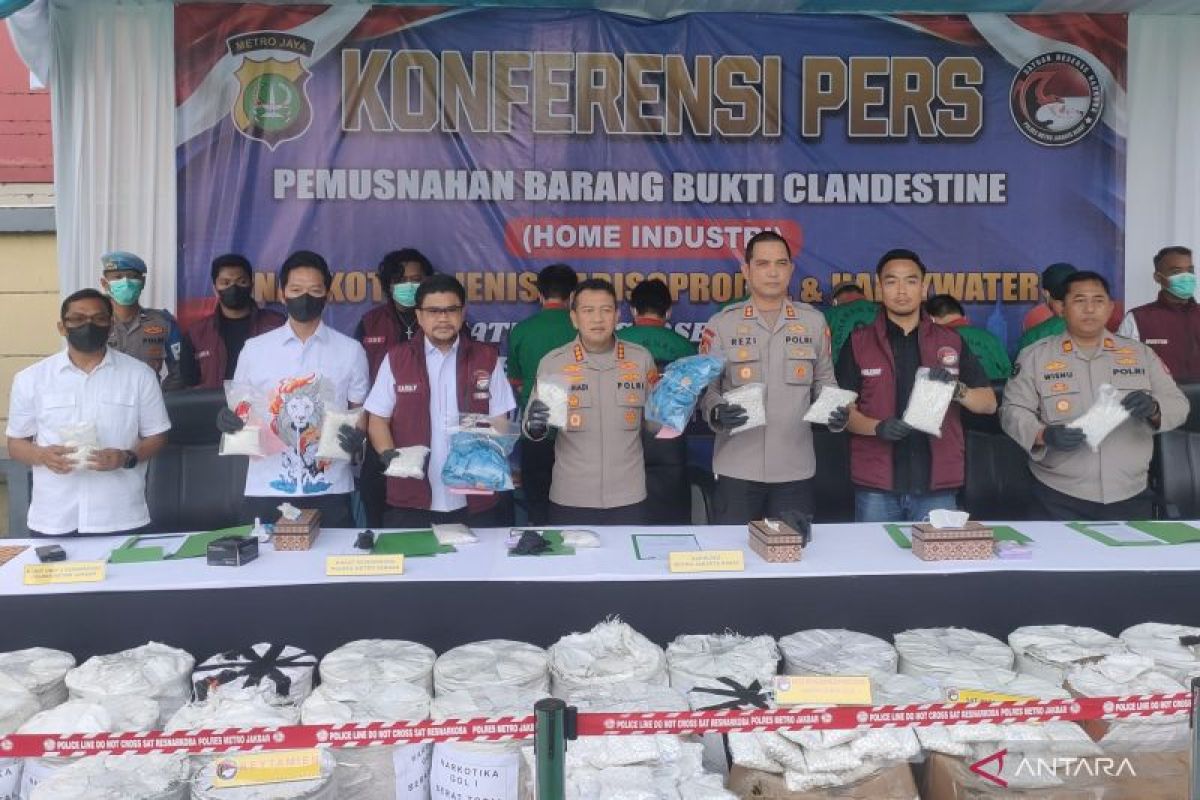Kriminal kemarin, praperadilan Febrie hingga jaringan produksi narkoba