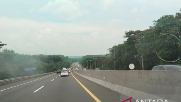 Sejumlah titik Tol Cipularang ditutup sementara akibat perbaikan kabel