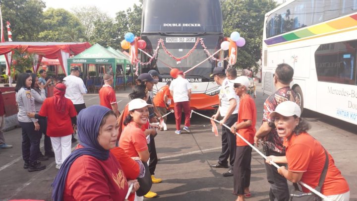Meriahkan HUT RI, Terminal Kampung Rambutan gelar lomba tarik bus