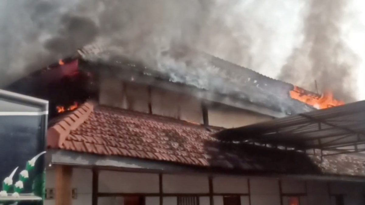 KEBAKARAN-TERJADI-DI-GEDUNG-AULA-LAPAS-NGAWI
