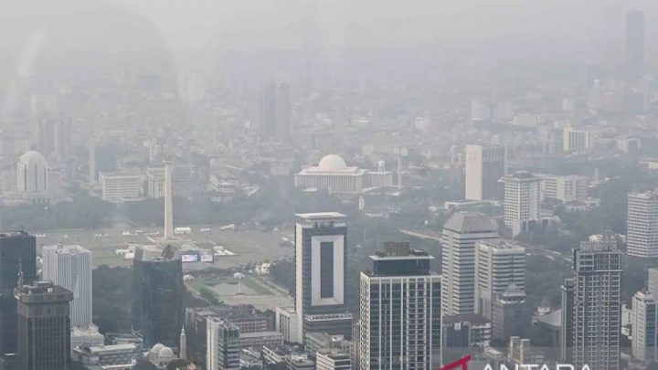 Minggu, kualitas udara Jakarta terburuk kedua di dunia
