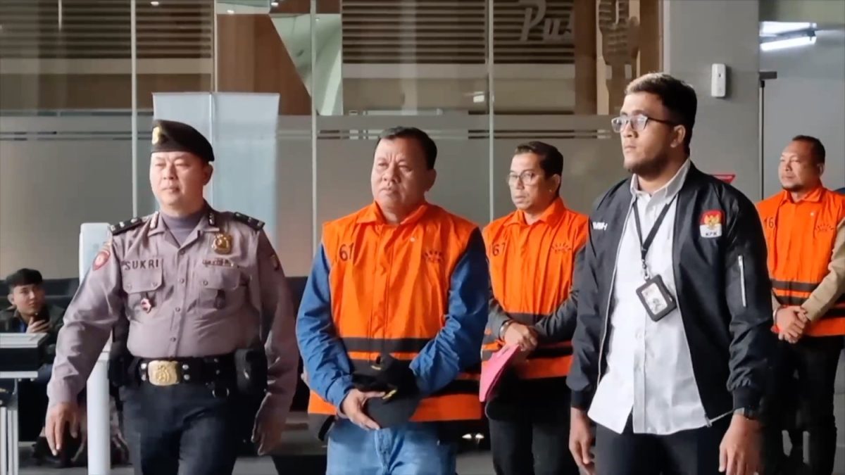 KPK-DALAMI-SELISIH-UANG-YANG-DIKEMBALIKAN-MENHUT-DARI-SUHARDIMAN-AMBY