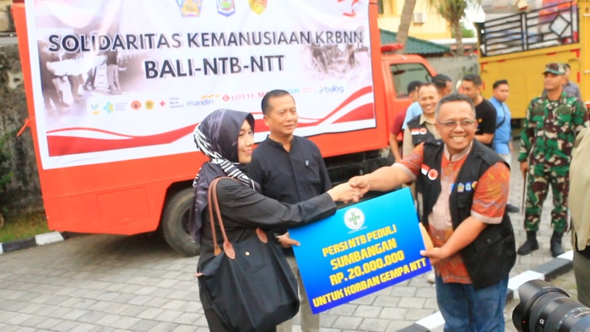NTB-KIRIM-30-TRUK-BANTUAN-KEMANUSIAAN-BAGI-KORBAN-GEMPA-NTT