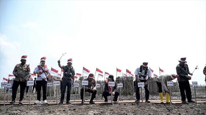 Polda Riau pulihkan pesisir terdampak abrasi