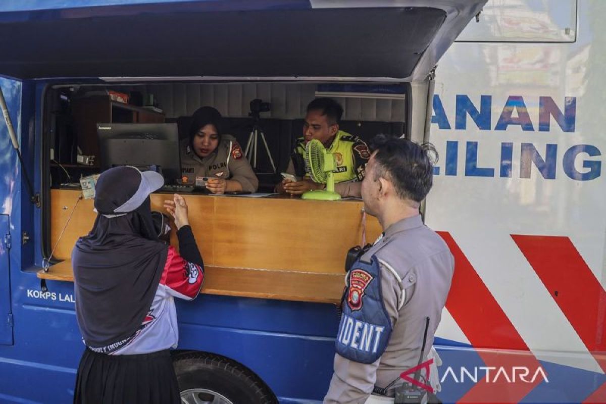 Pelayanan-SIM-Keliling-sambut-HUT-Bhayangkara-ke-80-di-Ternate-028062026-ans-1-1