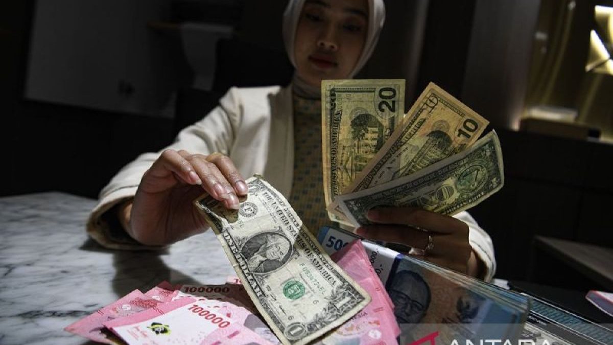 Rupiah-Terus-Melemah-Terhadap-Dolar-100326-Adm-6