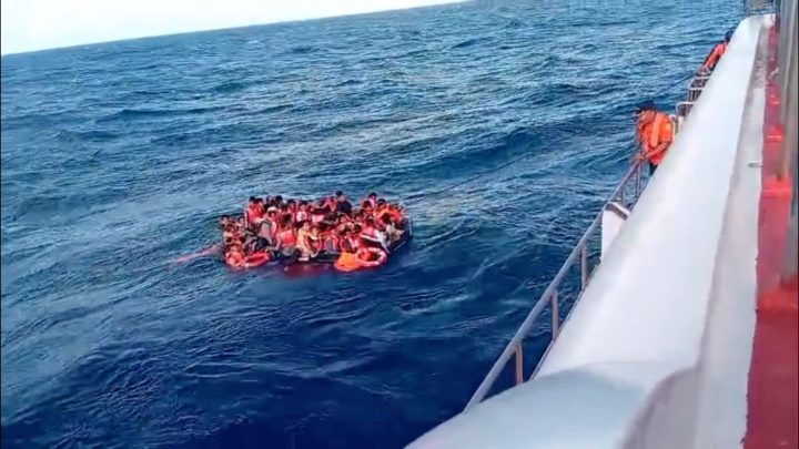 SAR Denpasar kerahkan helikopter cari korban KMP Putri Yasmin