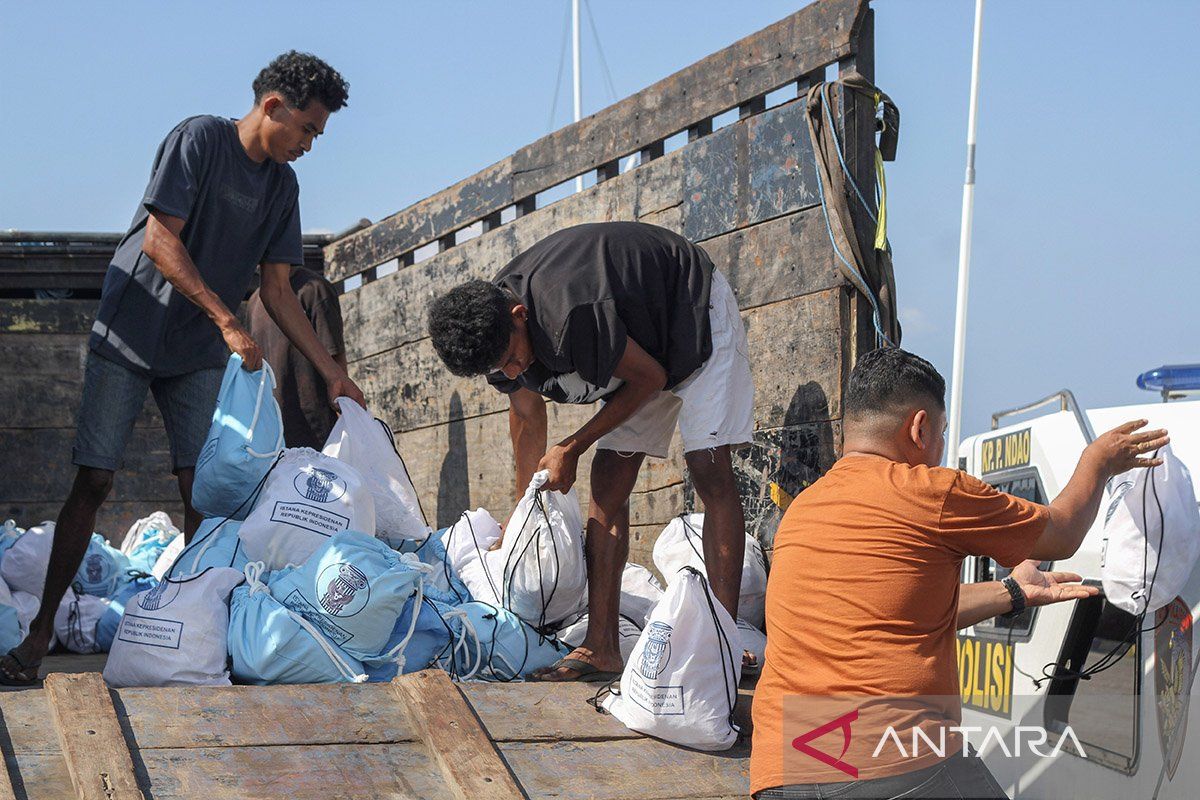 bantuan-untuk-korban-gempa-di-kabupaten-sikka-2842469_1-1