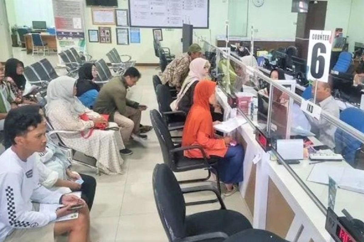 Apakah pindah rumah wajib ganti KTP dan KK?