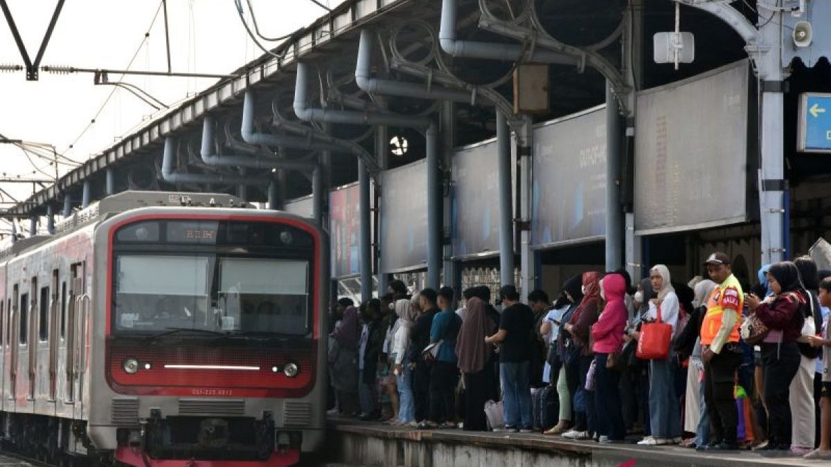 jumlah-penumpang-krl-commuter-line-saat-libur-sekolah-2816204