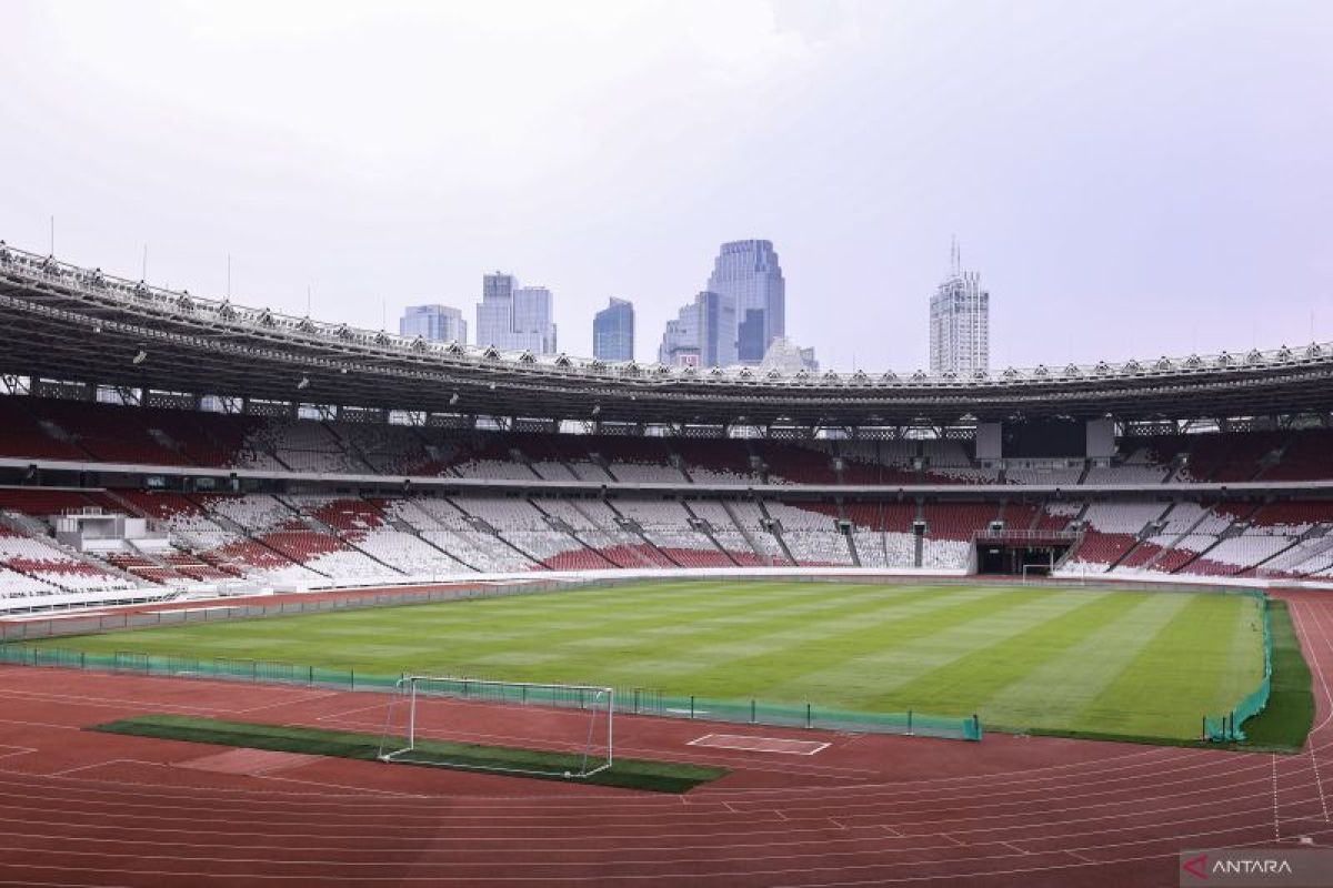 ketum-pssi-tinjau-kondisi-rumput-sugbk-08112024-dr-04