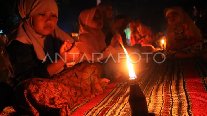 Tirakatan saat Merah Putih menyapa duka