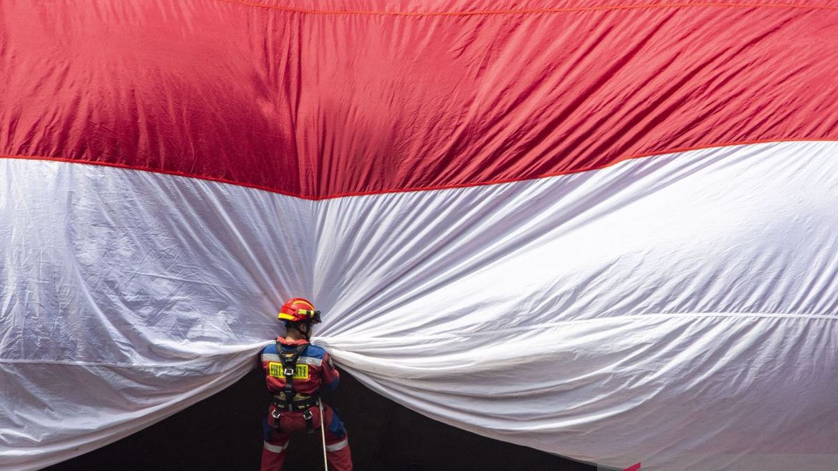 pembentangan-bendera-merah-putih-di-jembatan-layang-bandung-2843765