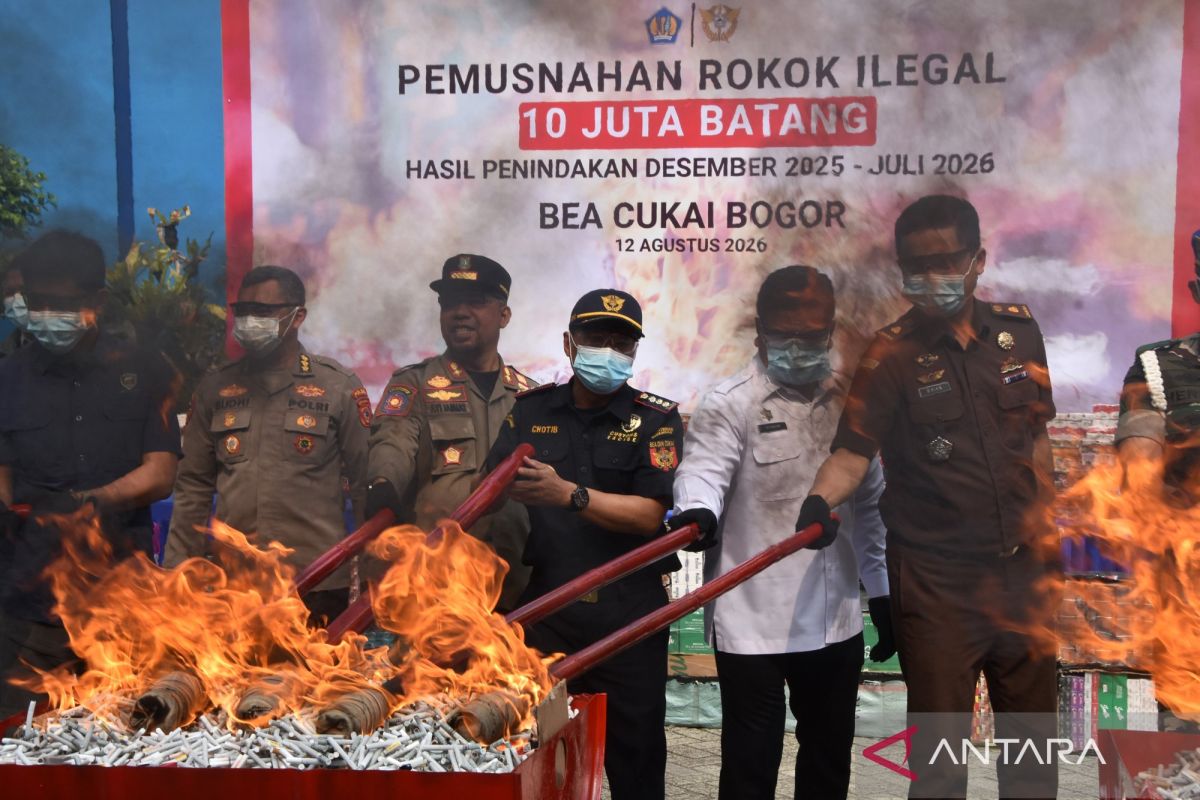 pemusnahan-rokok-ilegal-di-bea-cukai-bogor-2839539