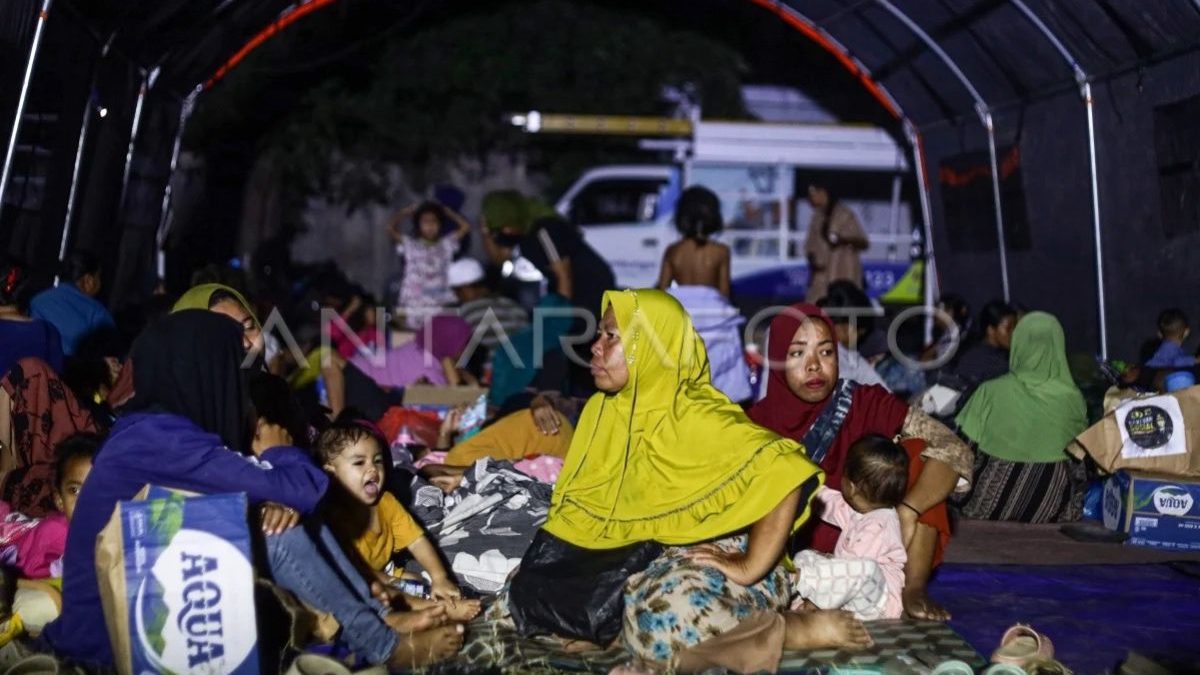 pengungsi-korban-bencana-gempa-bumi-di-ntt-1ox0w-dom-Large