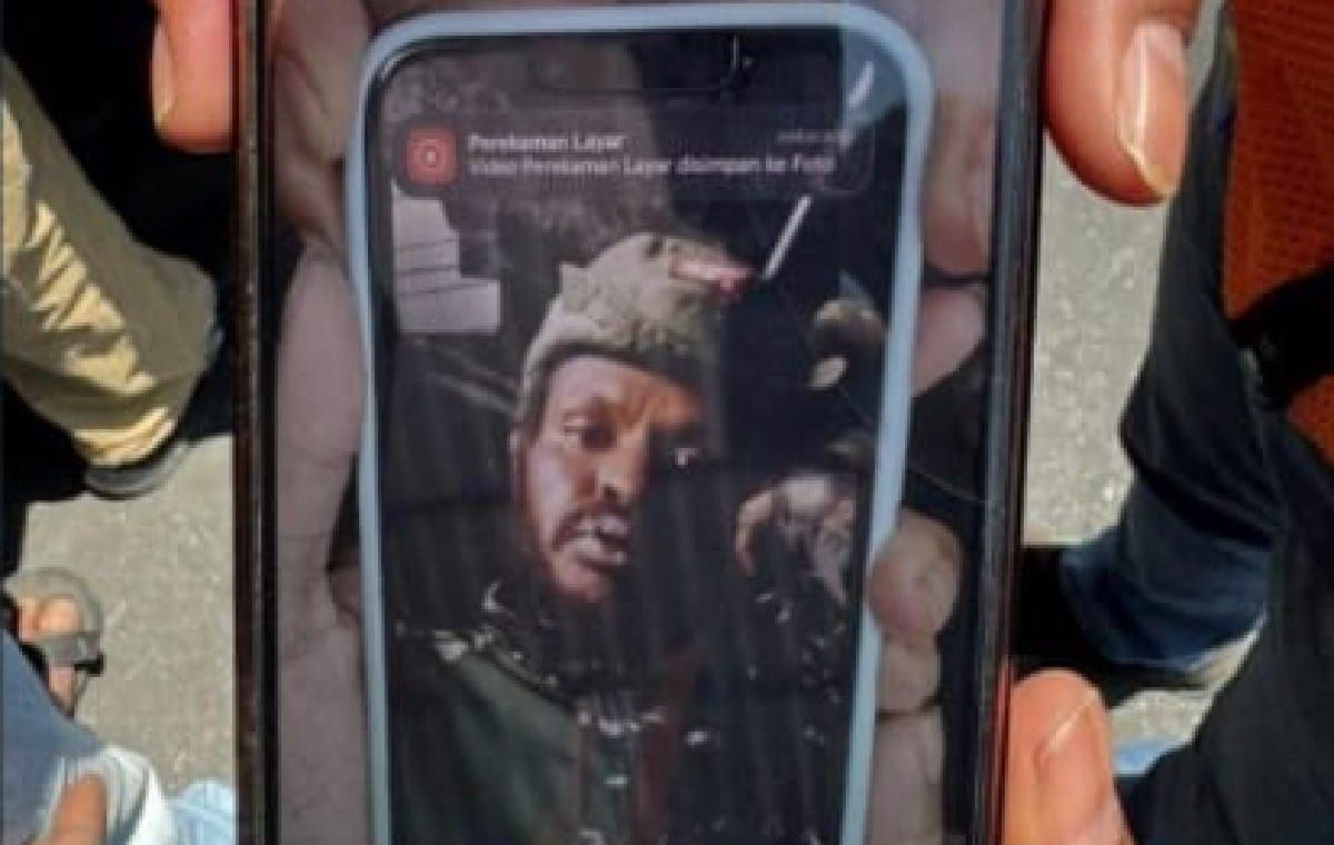 1002776825